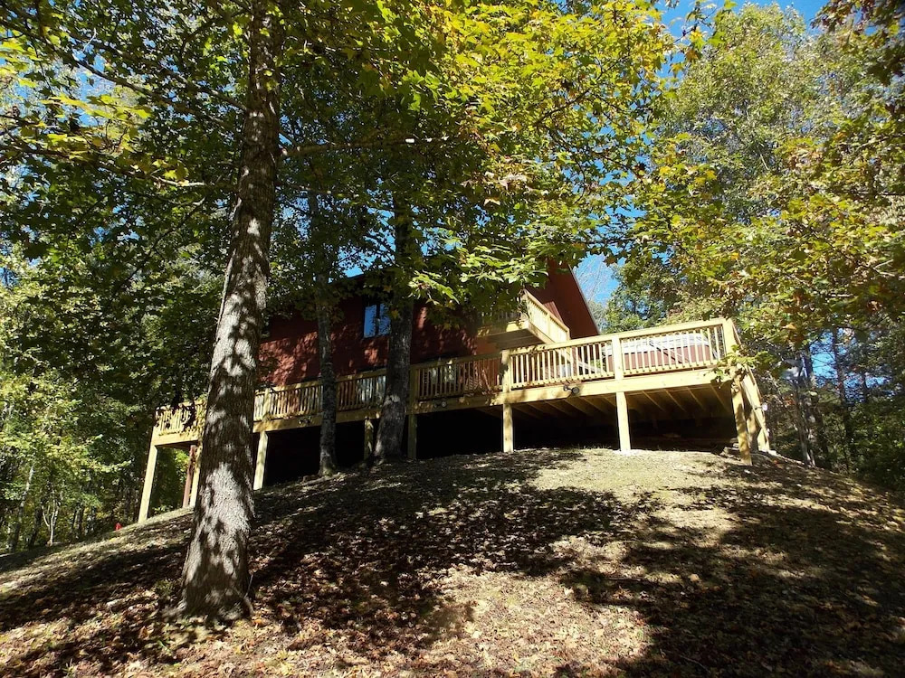 Wandering Bear Lodge by RedAwning