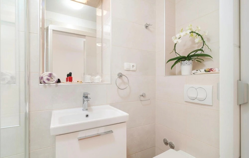 Nice Apartment in Podstrana With 2 Bedrooms and Wifi