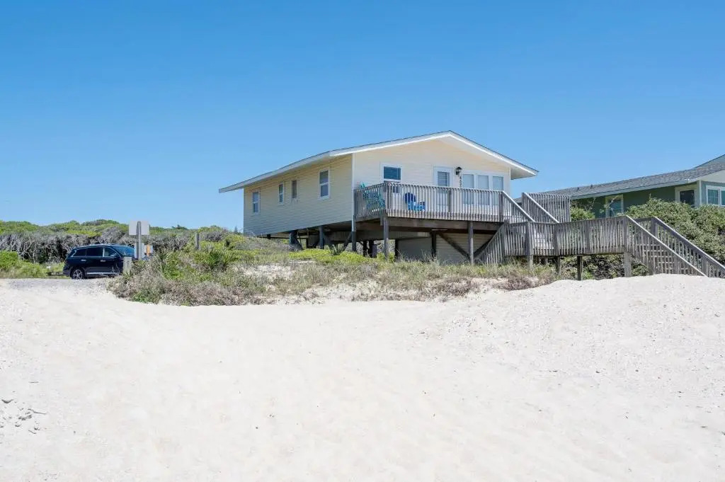 Windward Mark by Oak Island Accommodations