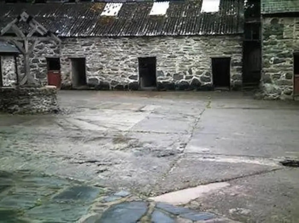 Pen Isar Llan