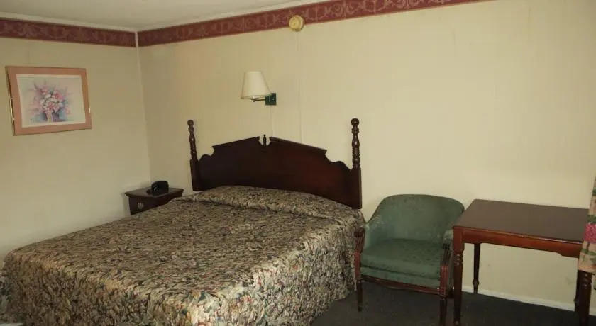 Deluxe Inn - Knoxville
