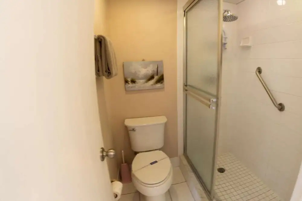 Bay Oaks, 4th Floor Corner - Elevator