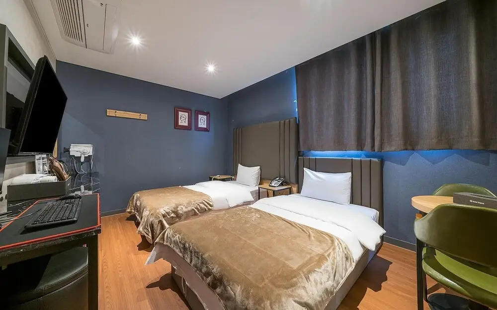 Triple 8 Hotel