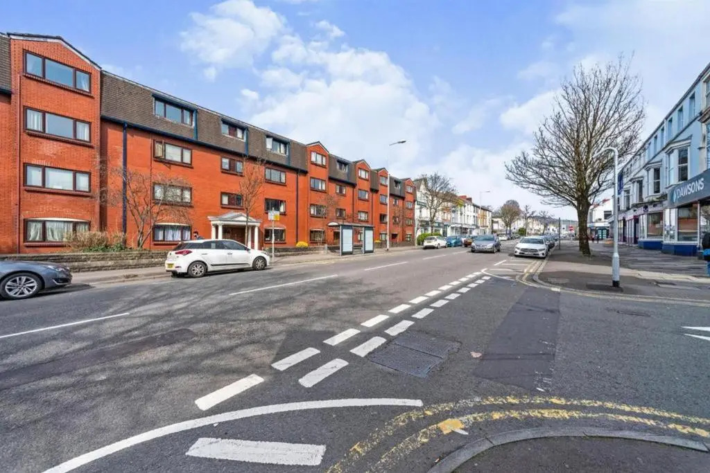 Simple & Sleek 1BD Flat Nice Views of Swansea Bay