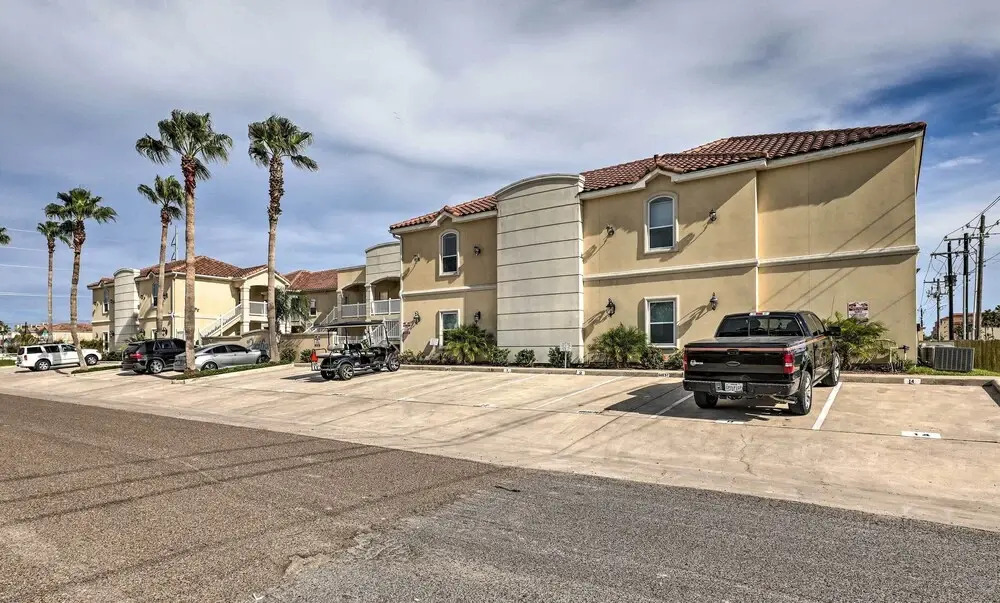 'pacifica' Condo w/ Balcony, Walk To Beach!