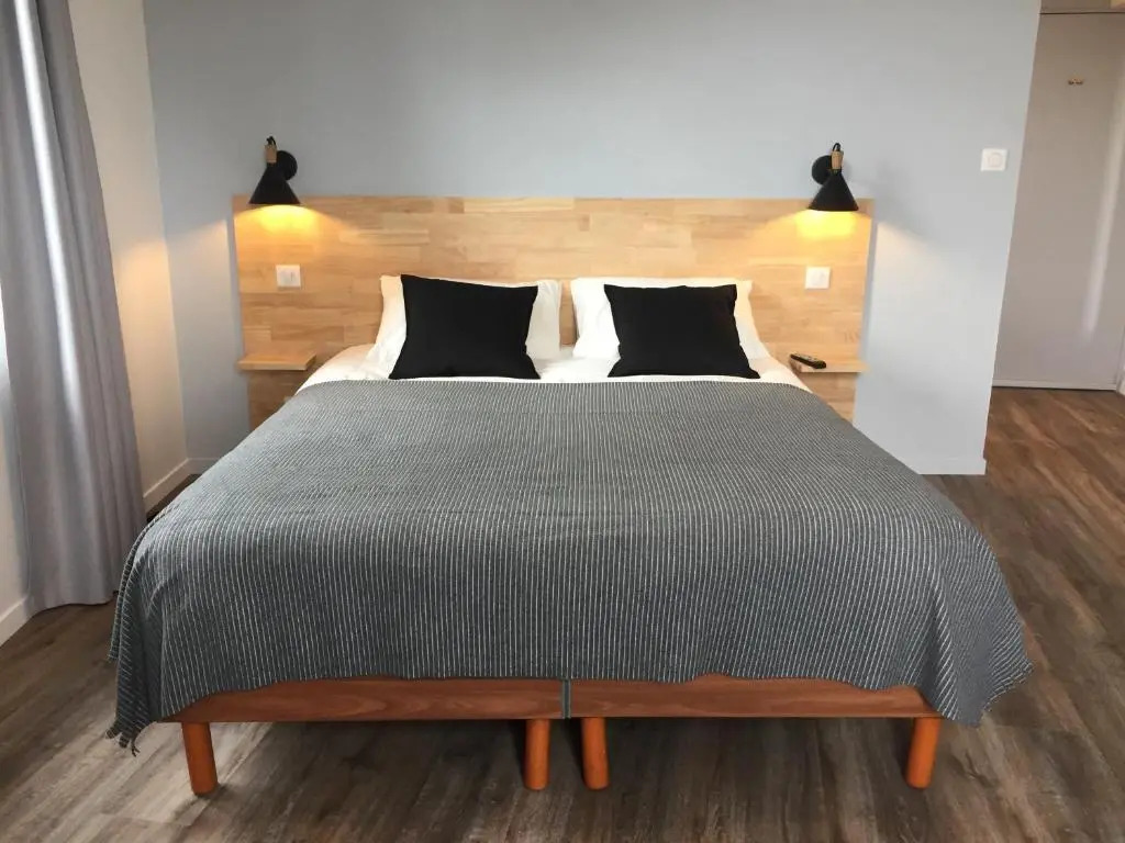 Une Nuit Sur Le Pont 1 (Adults Only)