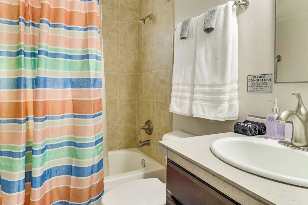 2 Mi to Old Town Abq! Cozy Desert Retreat