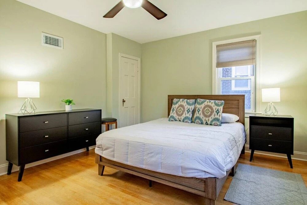 Pentagon City Homestay Parking Available