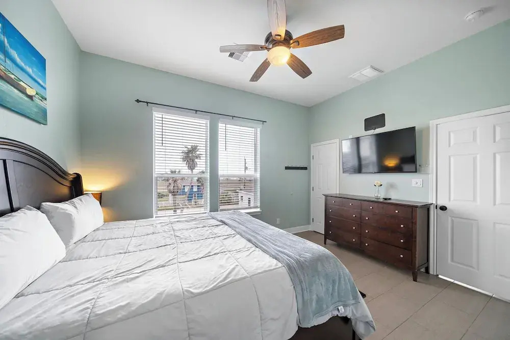 Sunny Beach House by Ryson Vacation Rentals
