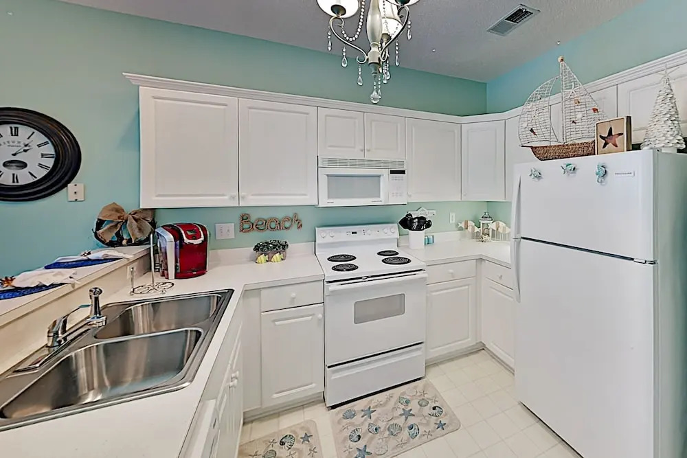Bright Coastal Condo w/ Pool & Private Balcony condo