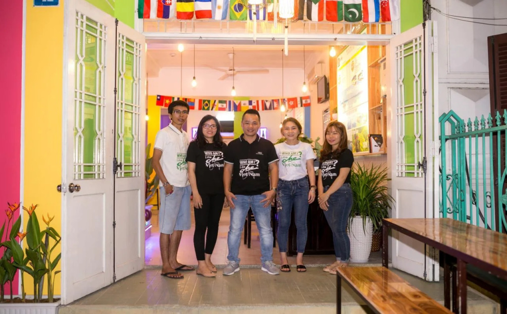 MrChe Backpackers