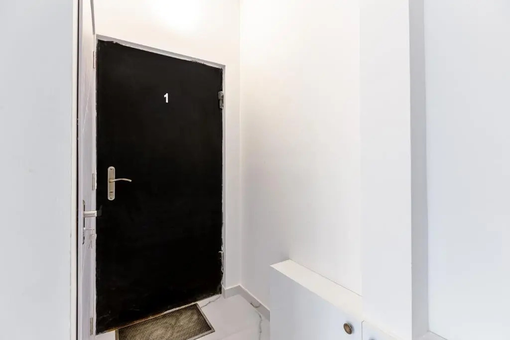 Ground Floor Bright Luxury 1Bedroom Apartment with Free Parking