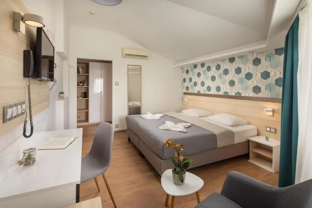 Kristály Hotel