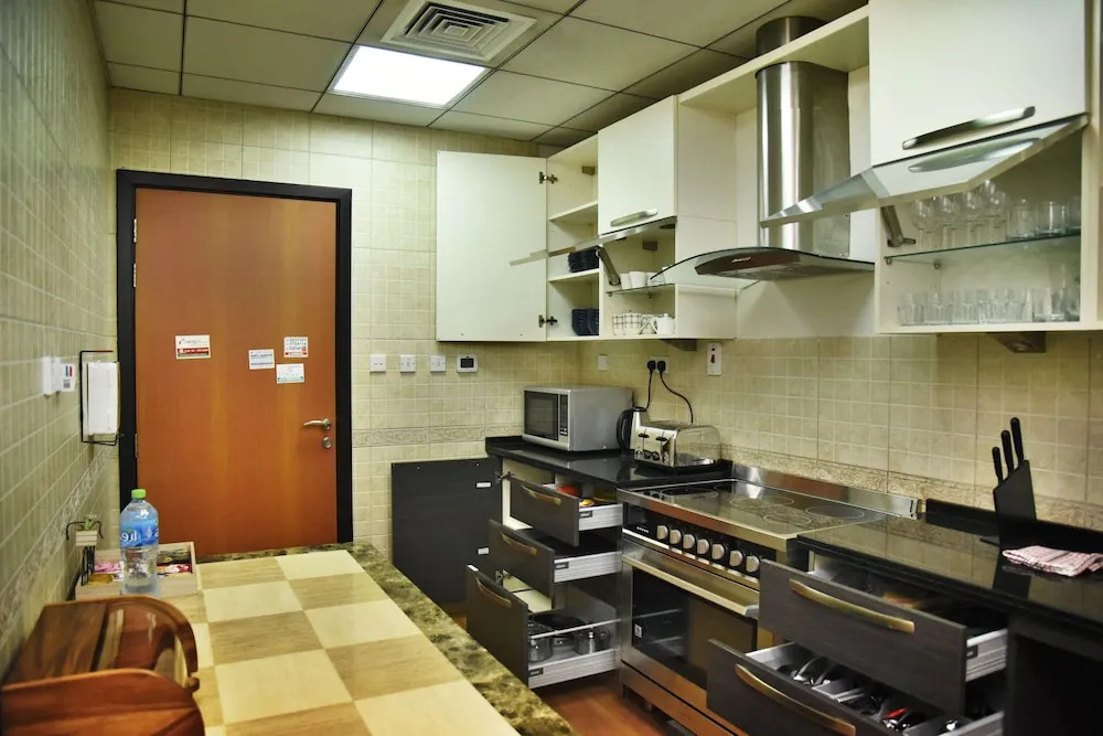Luxury 4BR Apartment in Horizon Towers
