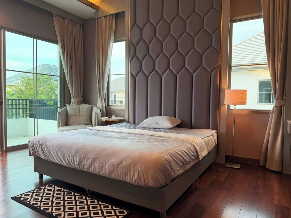 Luxury House Near Suvarnabhumi Airport