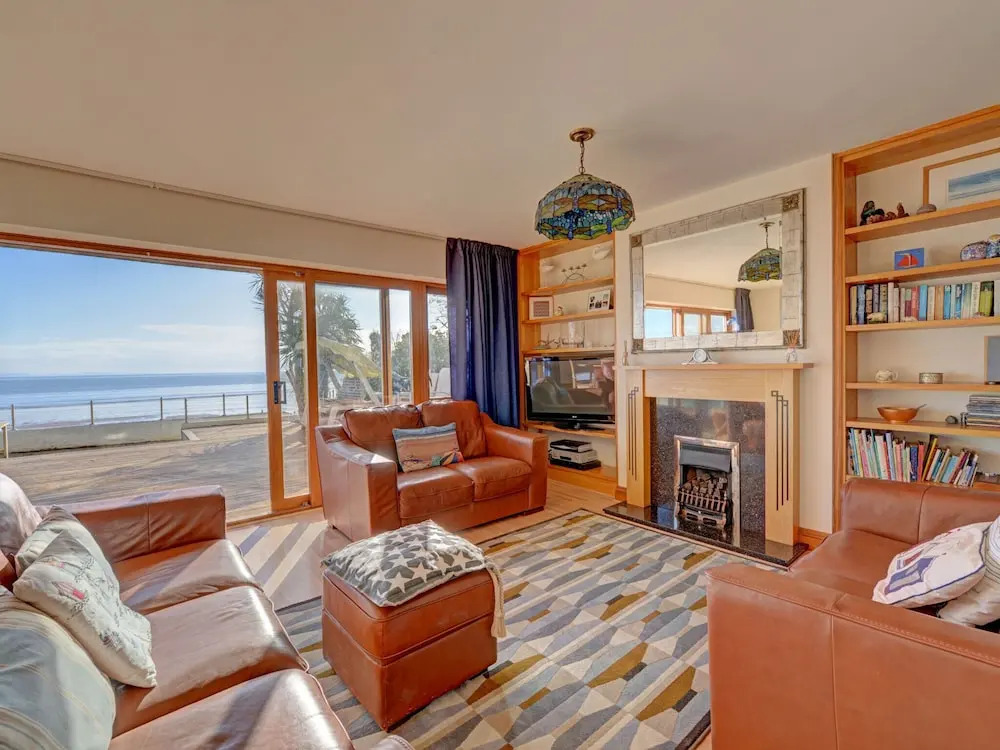 Wonderful Holiday Home With Beautiful Views and Sliding Doors to a Luxury Terrace
