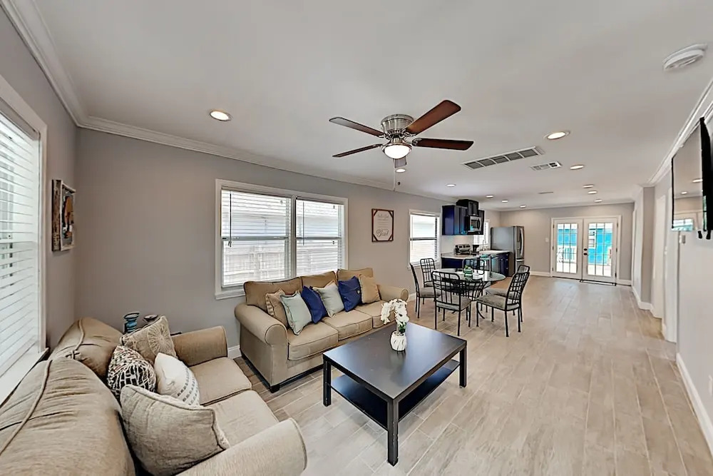 Lovely Old Seminole Heights With Grill & Deck 3 Bedroom Home