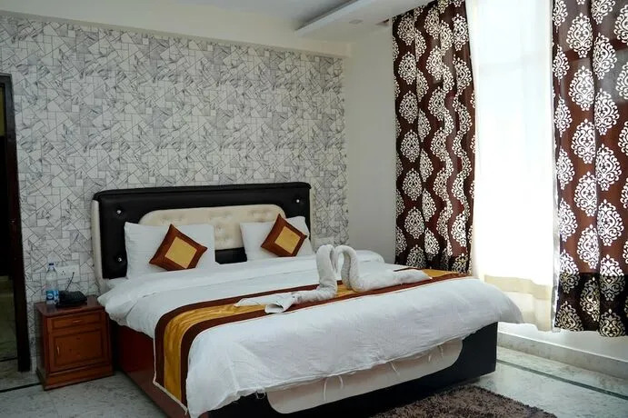 FabHotel Pink Park
