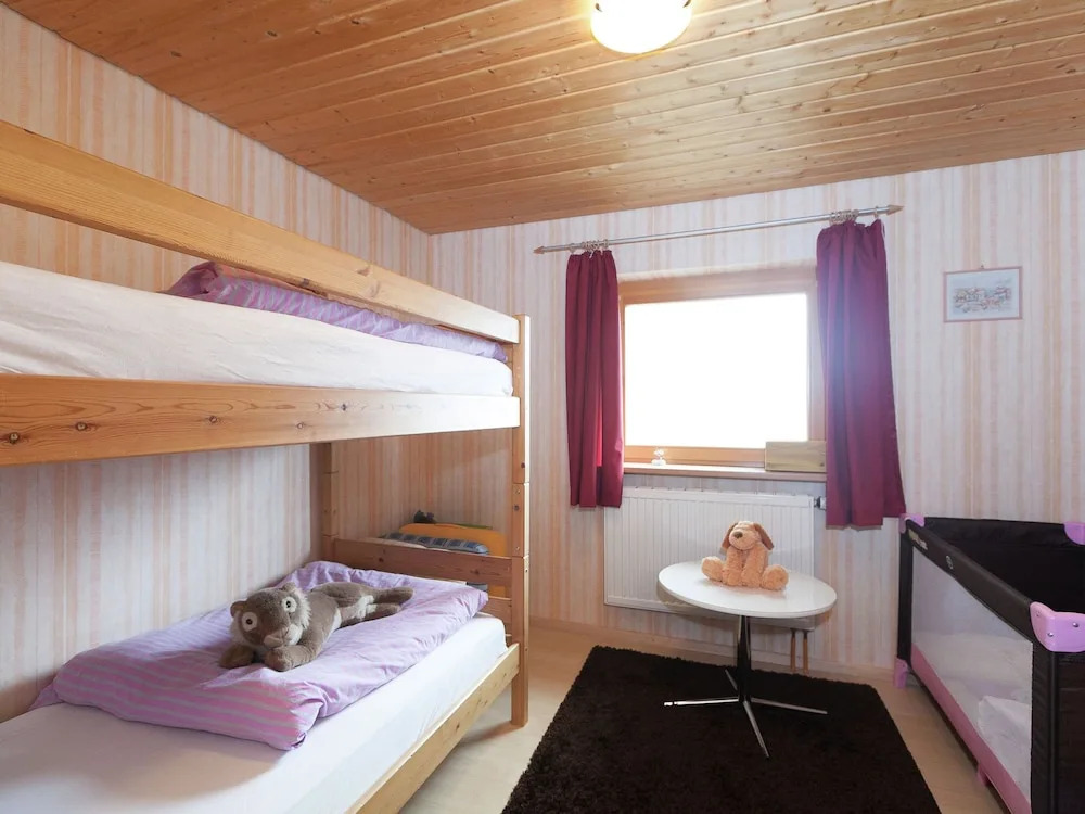 Modern Holiday Home in Lauterbach ot Fohrenbühl with Heating Facility