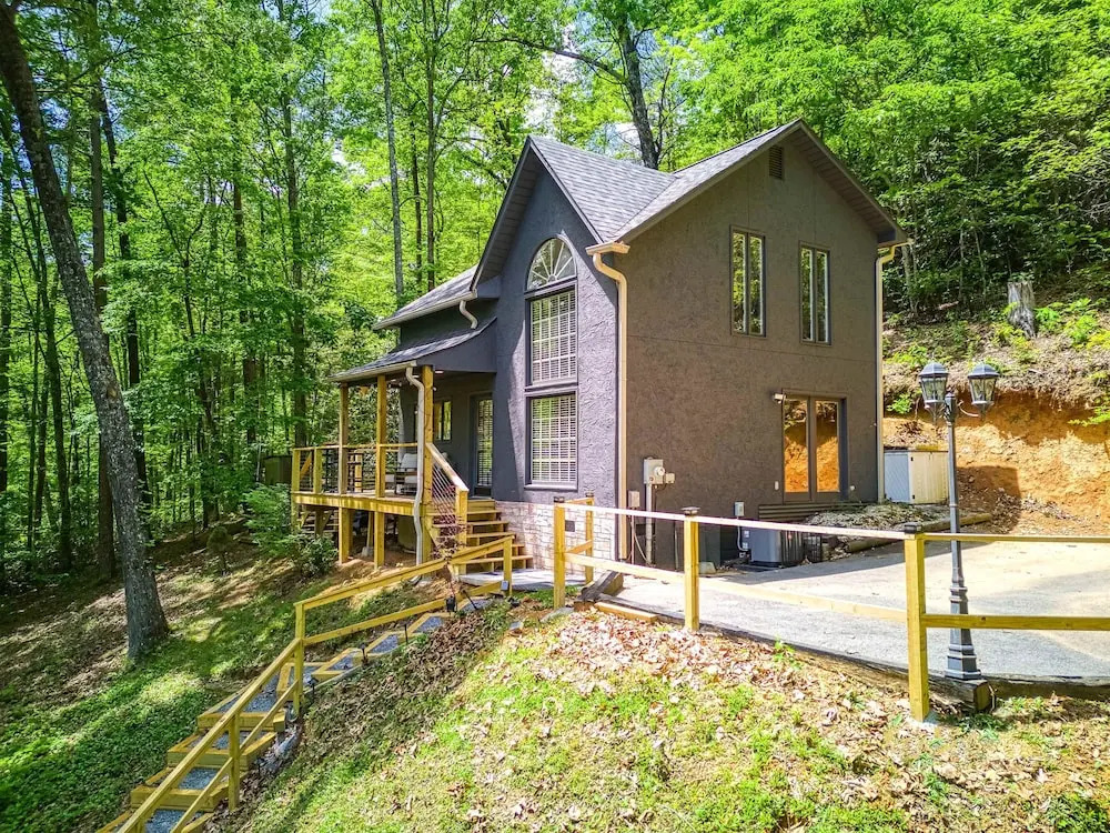 Pine and Peak - Hot Tub Fire Pit Dog Friendly - Gatlinburg Arts Crafts Community - Sleeps 6