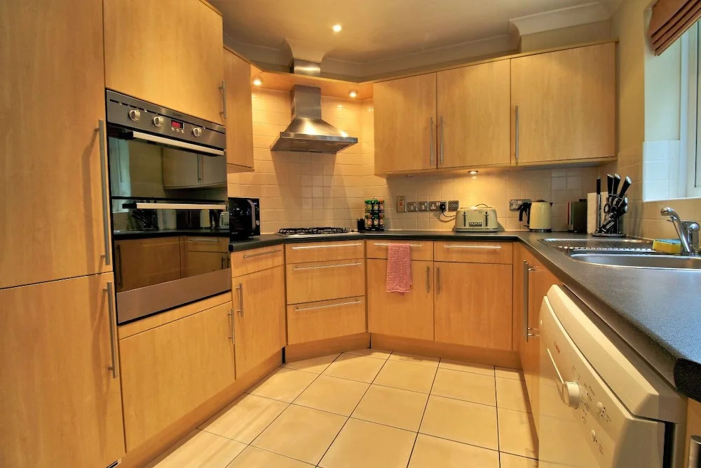 Spacious 4 bed family home in leafy Oxford suburb