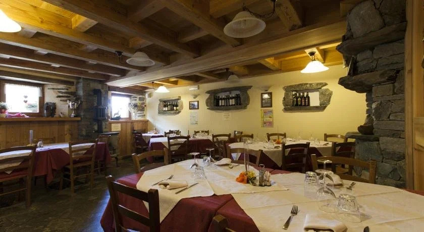 L Aroula Rooms & Restaurant