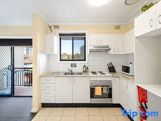 Well-Located Single Room in Auburn - Near Station and Shops - Shared Bathroom