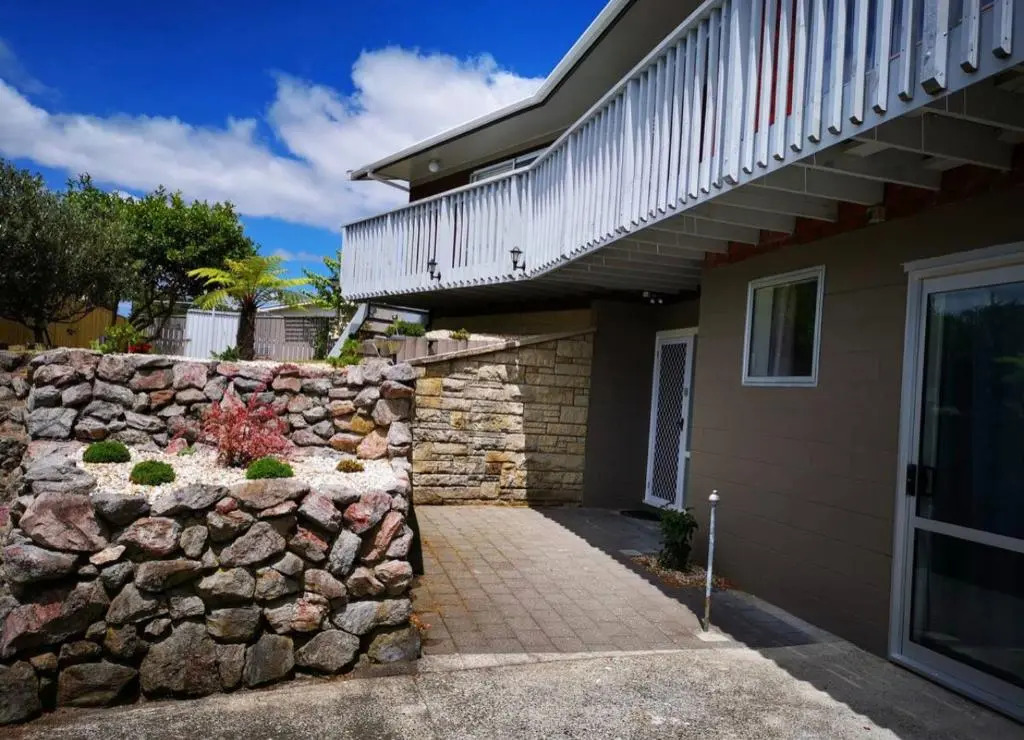 Spacious Utuhina holiday House