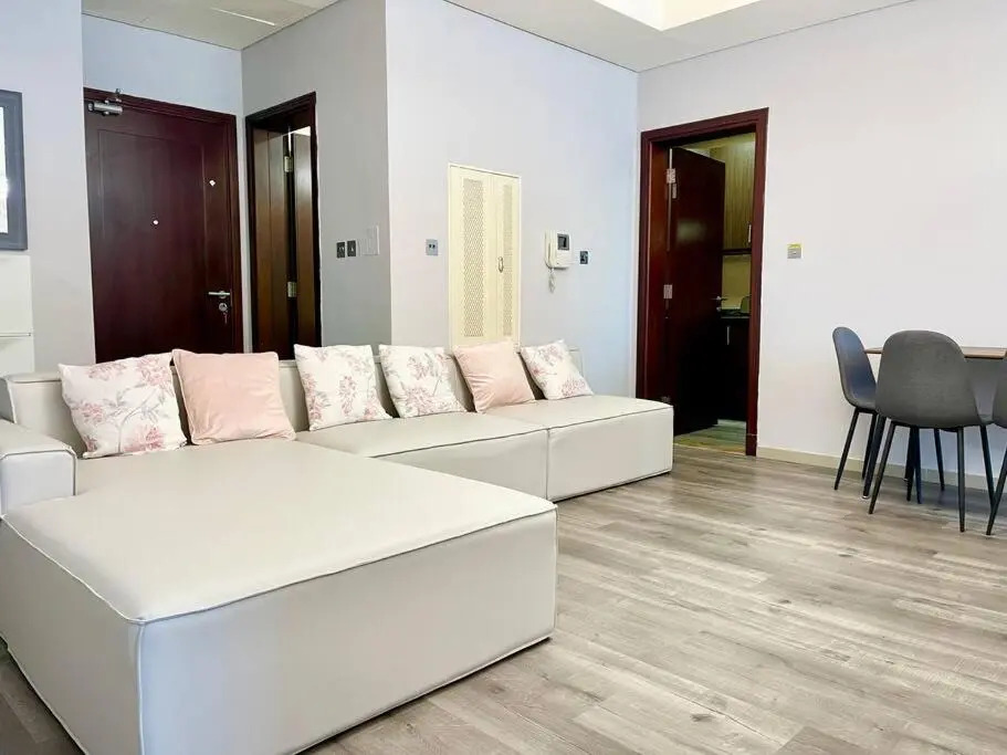 Cozy Upgraded Residential Flat with sea, Mangrove, pool view - Not Hotel - 1203
