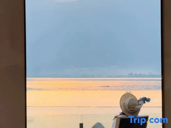 Yunzhiguo Yunduan Lakeview Holiday Hotel