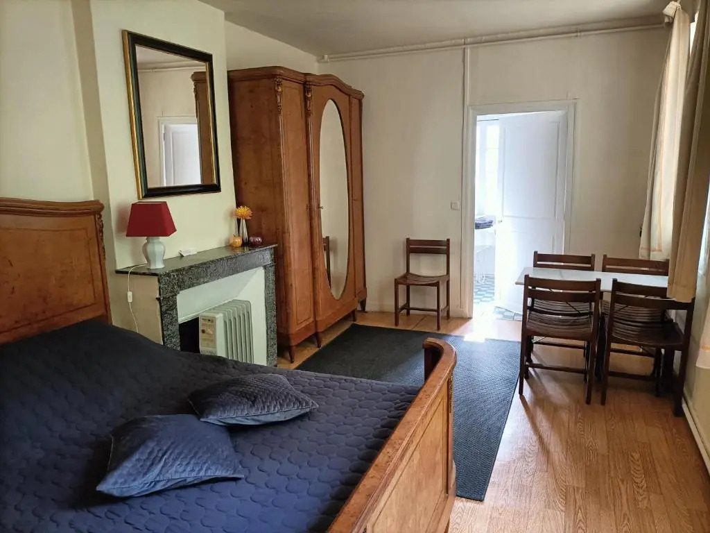 VILLA ESPERANZA Chambre de plain-pied, indépendante, à 200m du château de Valençay proche Zoo de Beauval et Châteaux de La Loire
