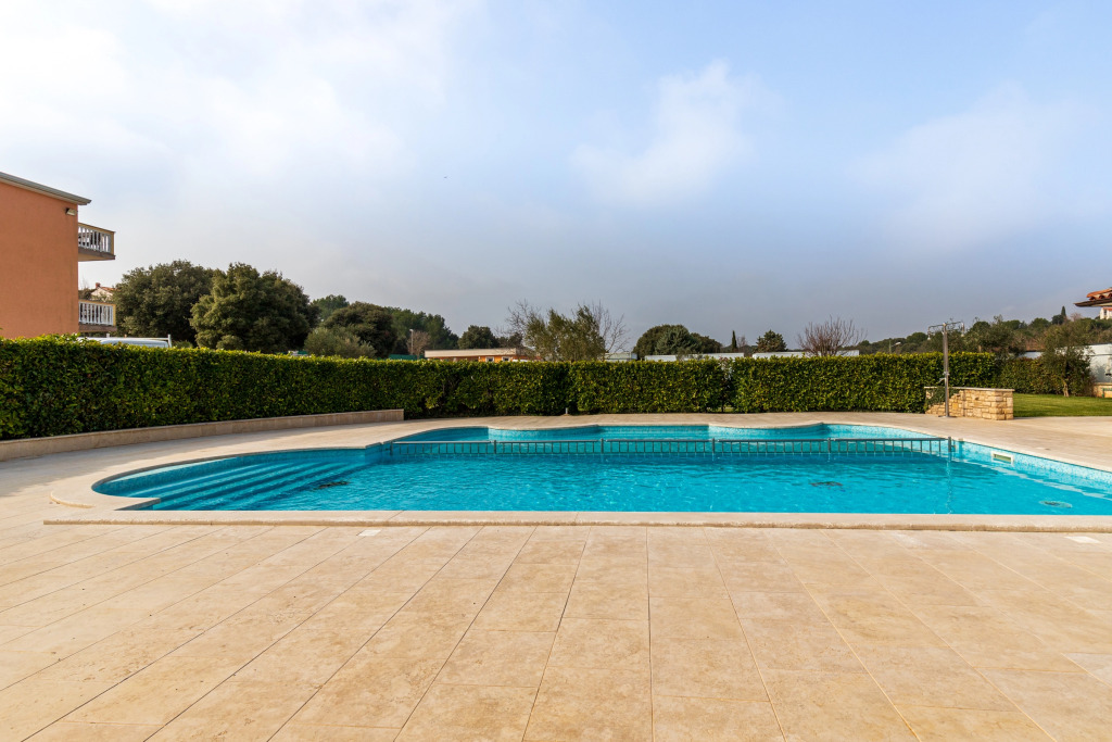 Pool Apartment Suzi 2
