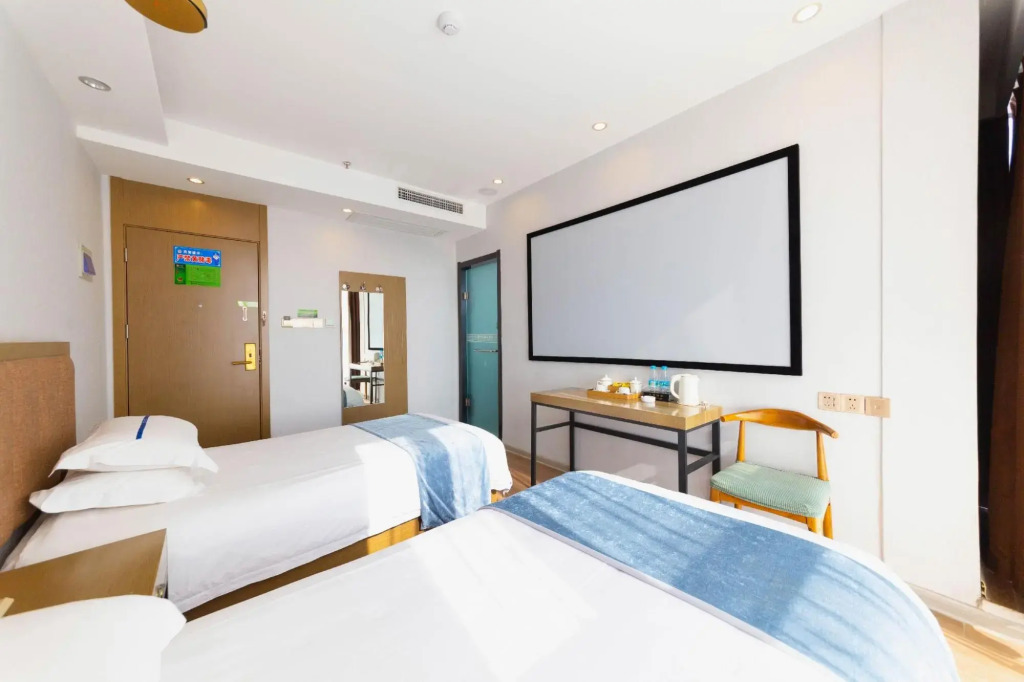 Leiketai Theme Hotel (Bengbu Railway Station Branch)
