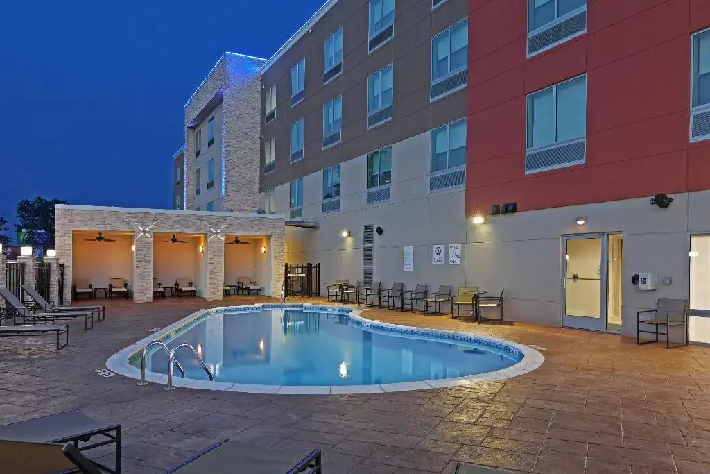 Holiday Inn Express & Suites Tulsa South - Woodland Hills by IHG