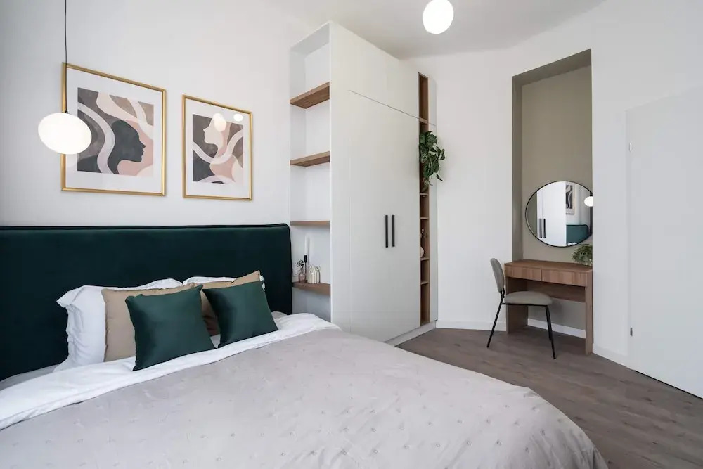 Contemporary Aparthotel 2-BR Flats Near Old Town Quiet & Serene