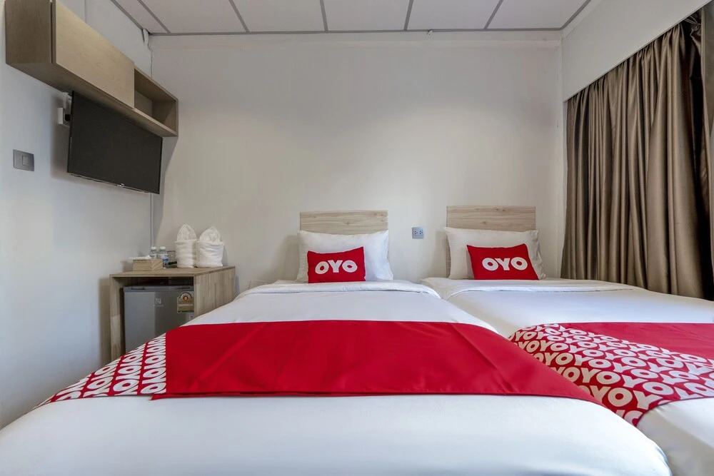 OYO 982 Charurat Suite​