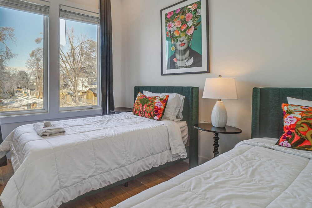 2 Mi to Broadway! Upscale Townhome in Nashville