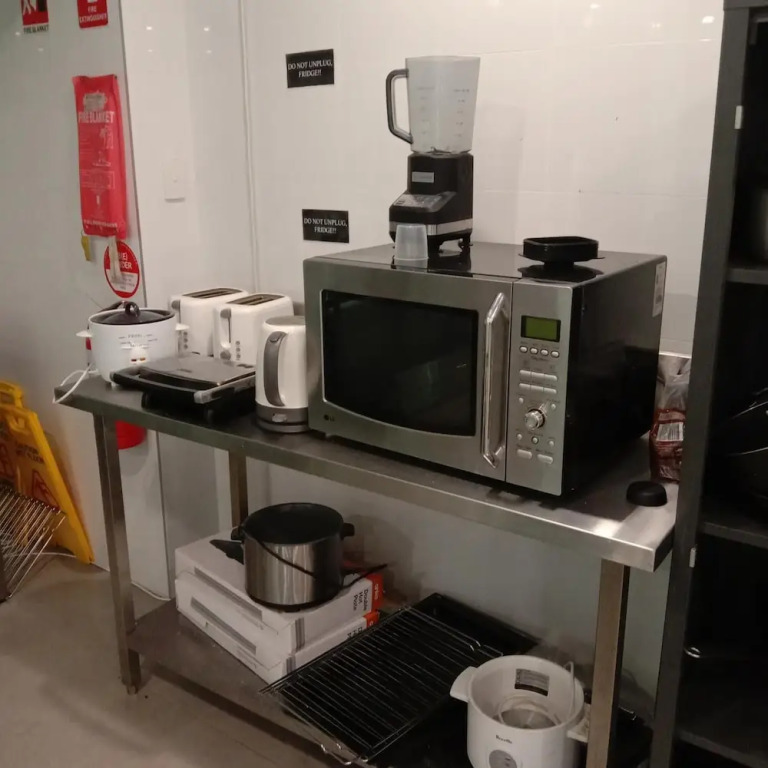 Perth City Backpackers Hostel - note - Valid passport required to check in