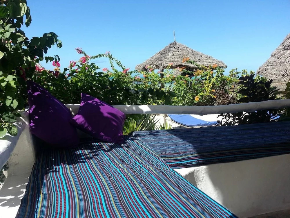 Villa - Right on the Beach, Under the Coconut Trees, Sleeps 10, Pool, Chef