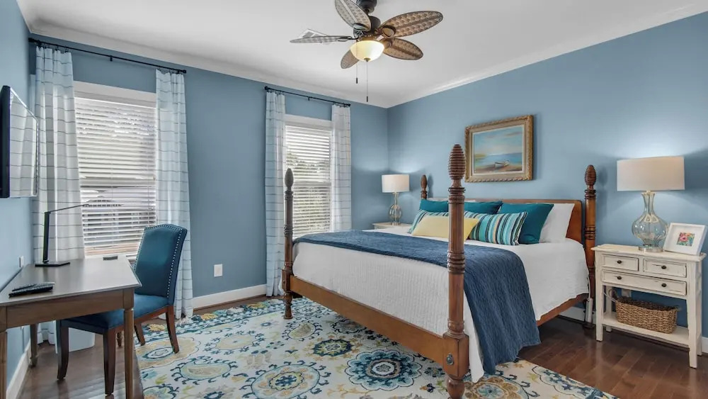 Spacious 3br, Dreamy Backyard, 2 Pools, 6-min Stroll to Beach