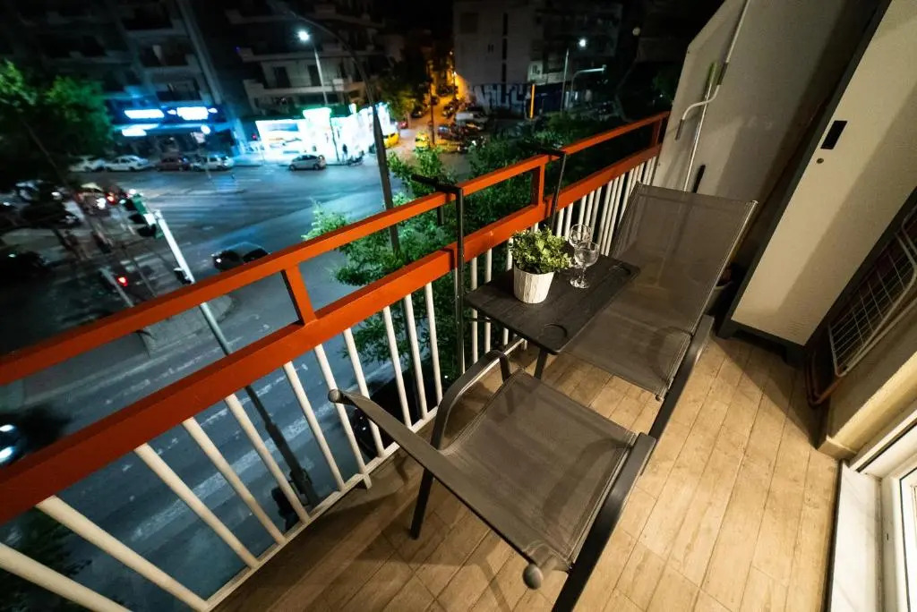 Luxury Suites with KING-SIZED bed