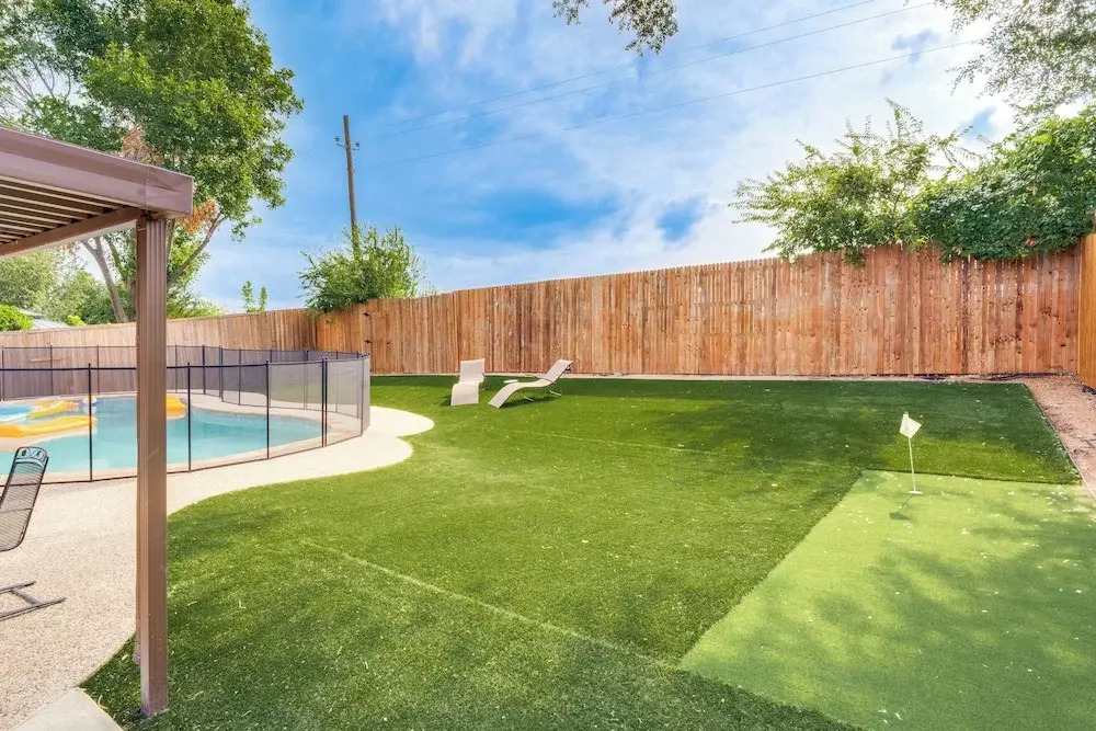 Game Room & Pool: Family Home in The Colony!