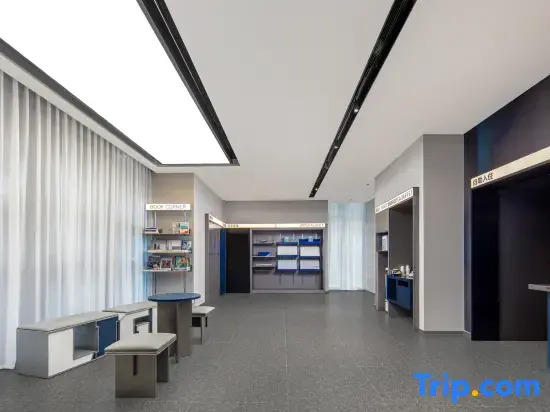 Wuhu Fantawild Government Center Light Residence Hotel