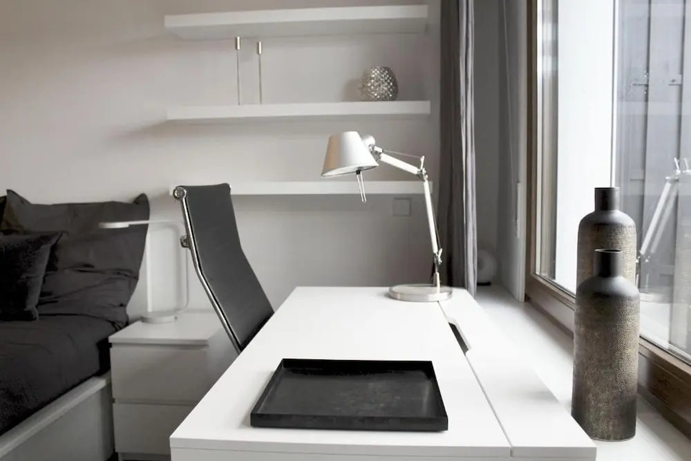 criston apartments - central living P