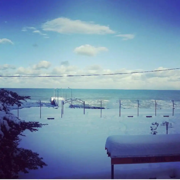 Saymoz Hotel