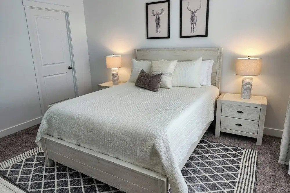 3 BR Townhouse w/ Mountain Views & Central Air