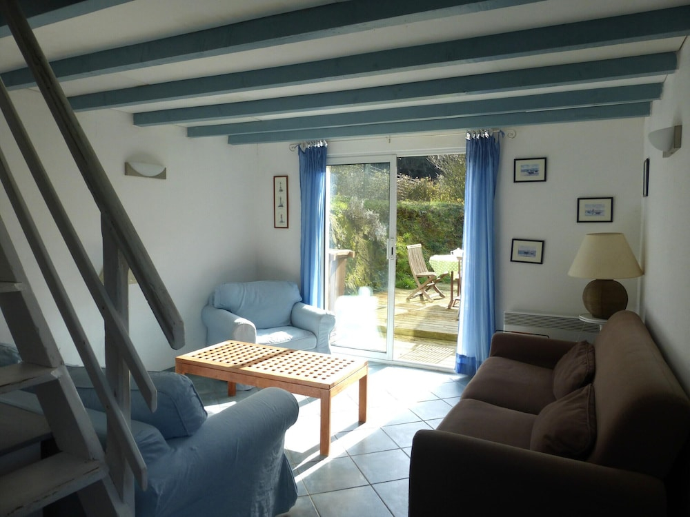 Cosy House Just Steps Away From the sea