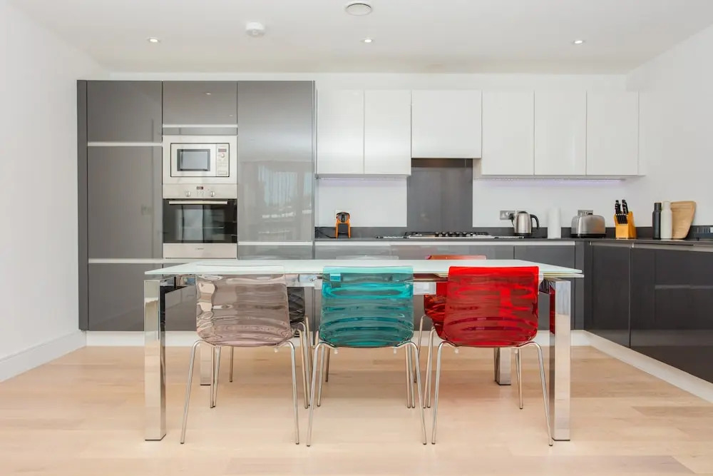 Three Bedroom Flat In Shoreditch With Large Balcony