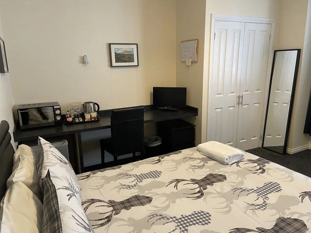 Ivy Cottage-Serviced accommodation