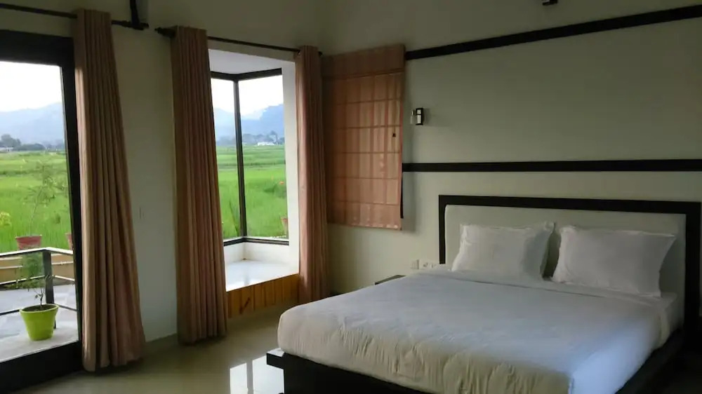 OYO Premium Corbett Jhirna